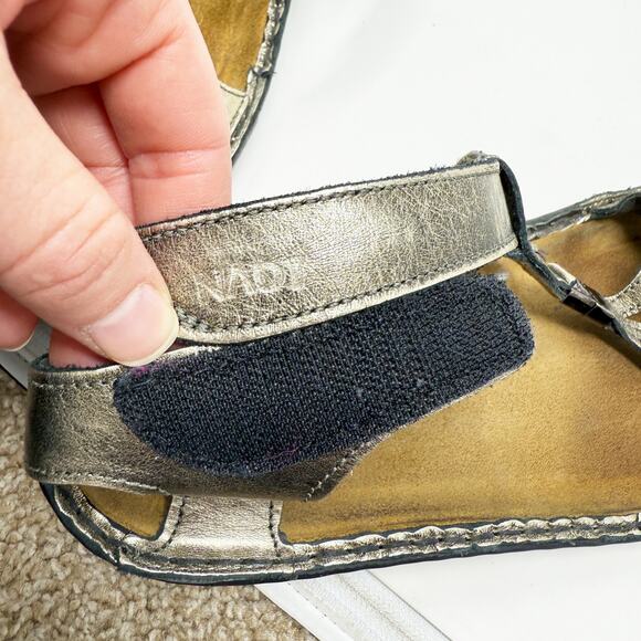 NAOT Metallic Gold Leather Flat Sandals EU 39/US 8 Made in Israel Comfort Shoes - Picture 9 of 10